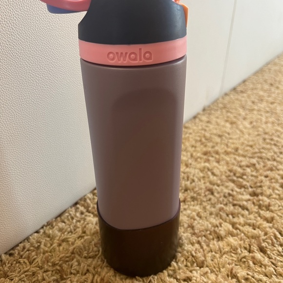 Owala 24oz - Picture 3 of 5